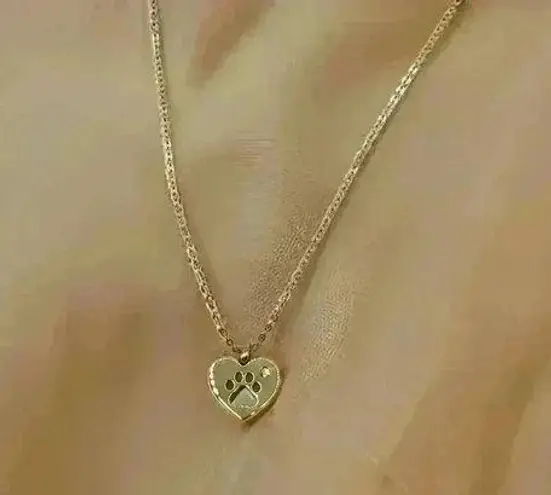 Heart Paw Print Pendant Necklace in yellow Gold