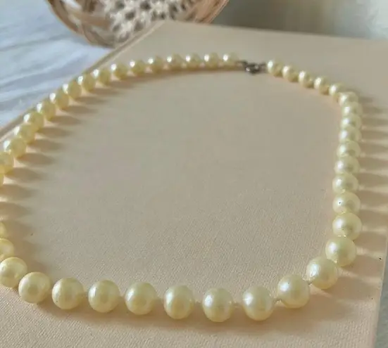 American Vintage Pearl “Ingrid” Cream Yellow Pearl Necklace 17” Classic Style Femme Bridal Simple