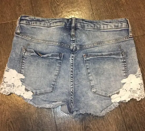 Mossimo High Rise Lace Raw Hem Boho Denim Shorts Size 10/30