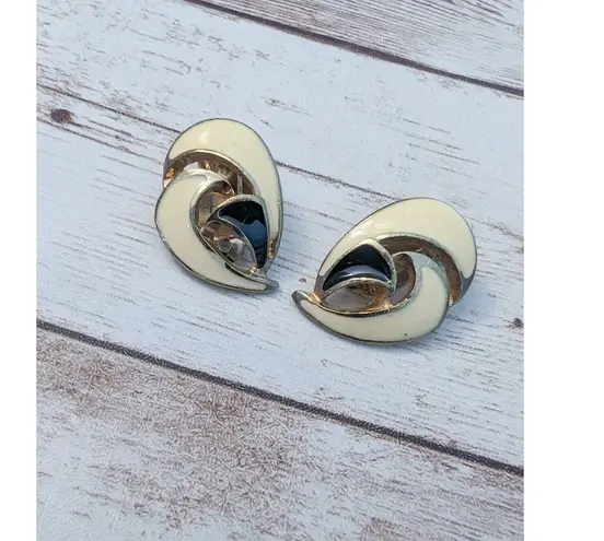 Vintage Clip On Earrings
