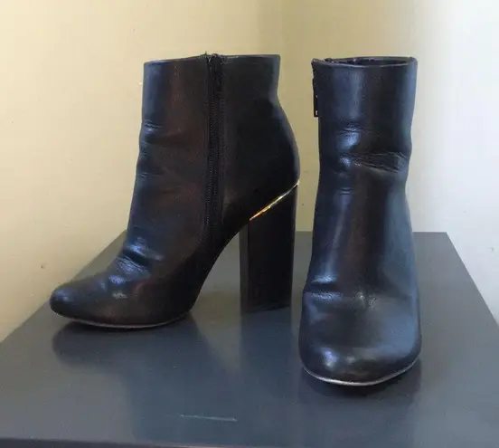 Kurt Geiger CARVELA Vegan Leather Black Side Zip Gold Metal Trim 3.75” Block Heel Boots EUC 6