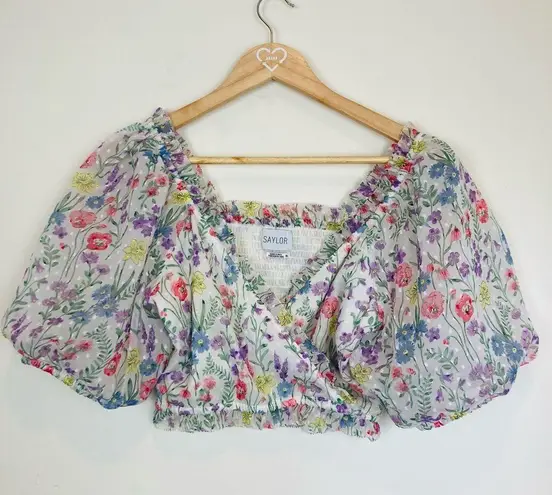 Saylor Floral puff sleeve cropped top. Size XS