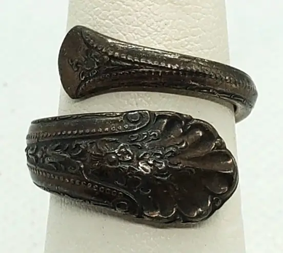 Vintage Royal Windsor Sterling Silver Ring (6) Silver