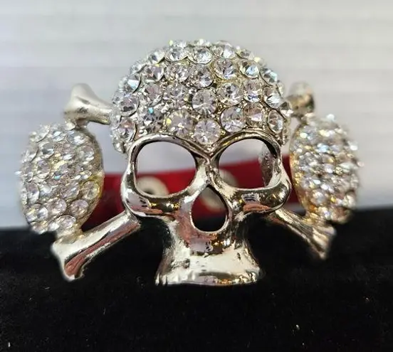 Triple rhinestone skulls with adjustable genuine leather snap bracelet