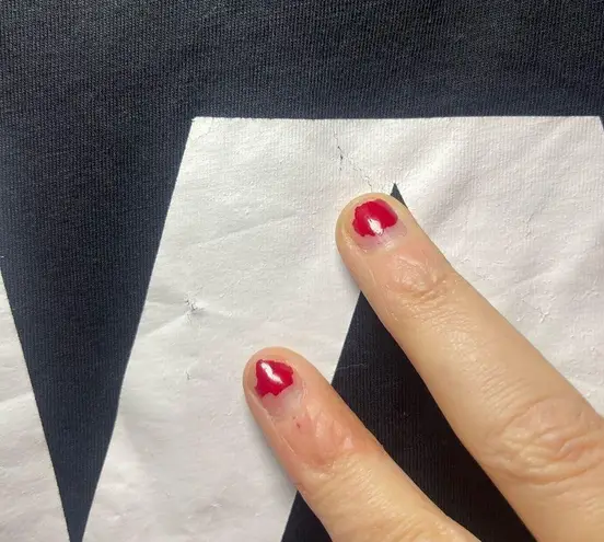 Ivy Park Women’s Cropped Logo Tee Size Medium Relaxed Fit V Neck Black