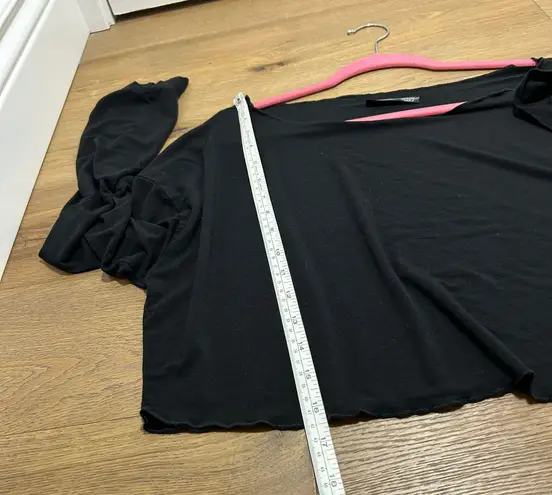 Large black crop top, oversized fit