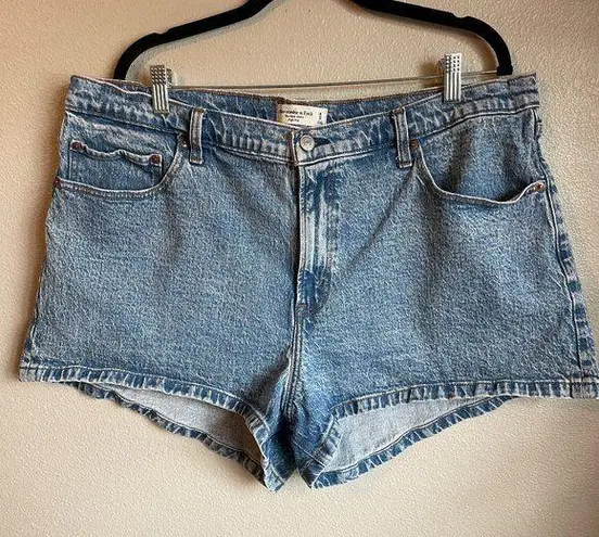 Abercrombie & Fitch  Mom Shorts High Rise Curve Love Blue Denim Size 34 / 18