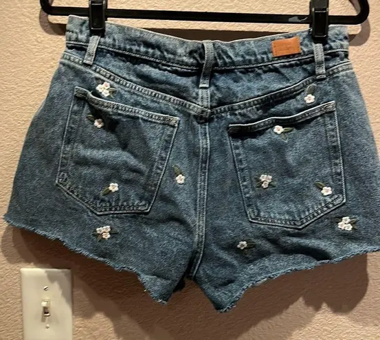 Simple Society Women’s Daisy Embroidered Cutoff Denim Shorts Size 30 or 11