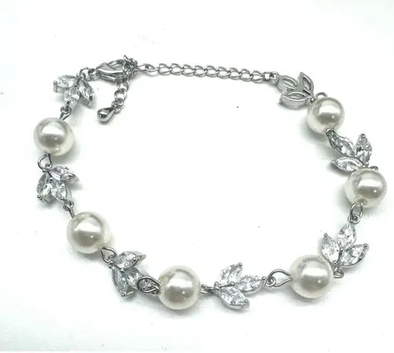 Pearl Bracelet Clear Zirconia Silver Plating Over Alloy Lobster Clasp Adjustable