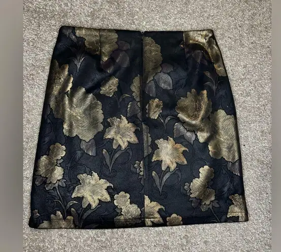 Bagatelle Collection Black and Gold Jacquard Floral Skirt