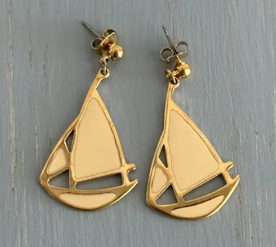 Sail Away W Me! Gold Tone & Ivory Enamel Vintage Sailboat Pierced Earrings Multiple