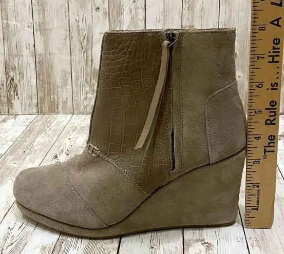 Toms  Taupe Suede Croc Leather Desert Wedge Booties Size 8