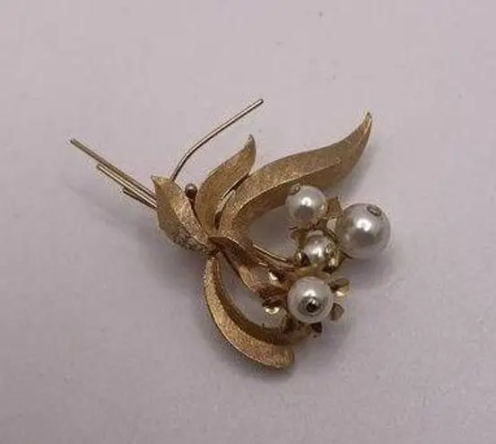 Roma Signed Brooch Pin Gold Tone Faux Pearl