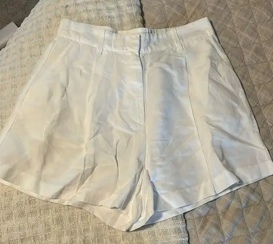 White linen shorts Size 8