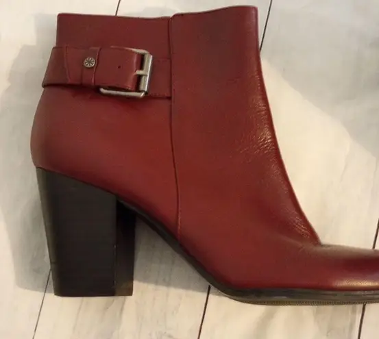 Isaac Mizrahi Zip up booties