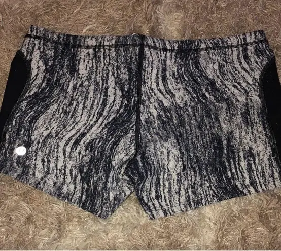 Lululemon  Sweat 2 Swim Texture Twist White Black / Black Size 8 EUC