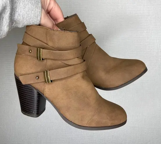 Soda Size 5.5 Womens Tan Ankle Boots Buckle Straps Stacked Heel Fashion Booties