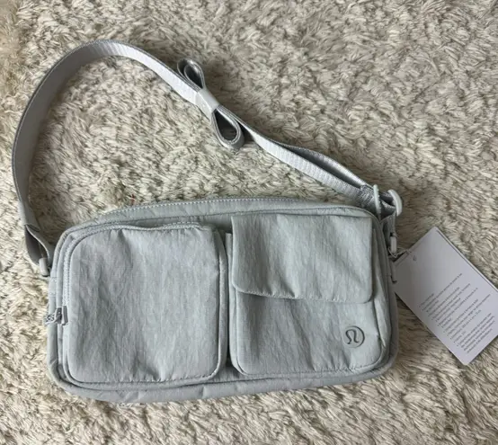 Lululemon multi pocket black crossbody bag 2.5L Vapor