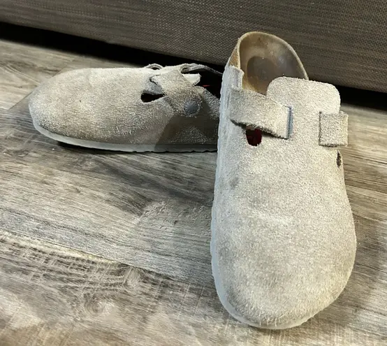 Birkenstock  Boston suede clogs in a light taupe