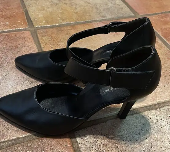 Paul Green  Nicollet Velcro strap pointy toe heels