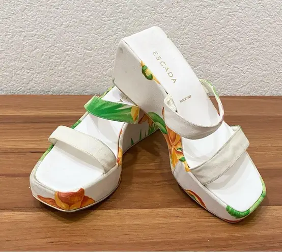 ESCADA White Floral Tropical Beach Wedge Sandals Size 35 1/2 (6
