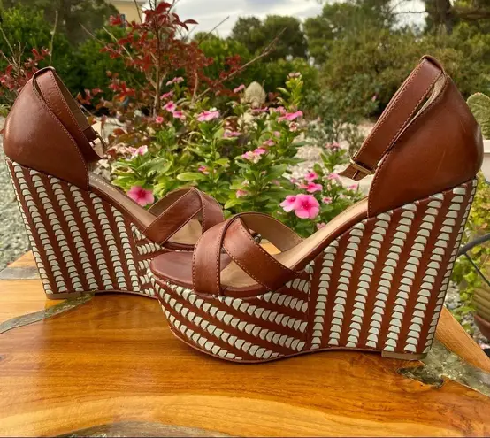 Pour La Victoire Italian Made Leather Soled Platform Wedges Size 6