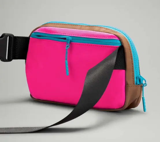 Lululemon everywhere store belt bag sonic pink