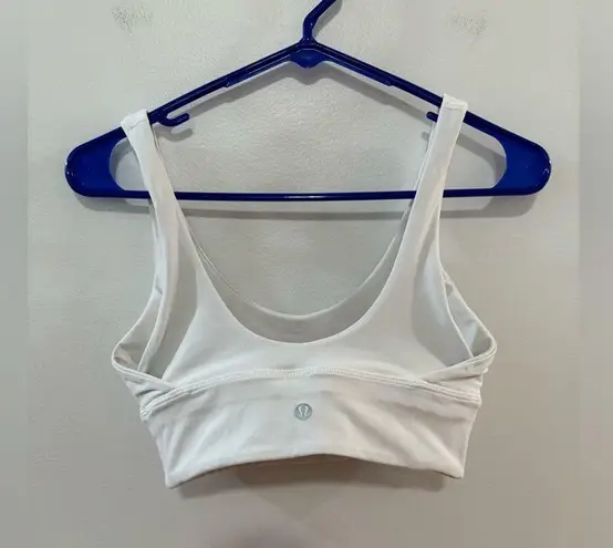 Lululemon Pre-Owned Size 6  White Sports Bra