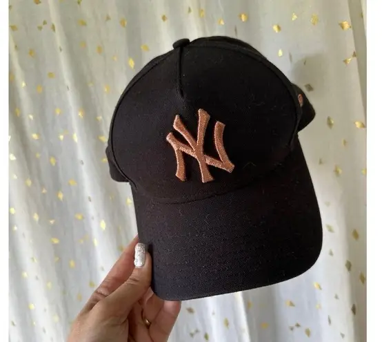 New York Yankees Women's Metallic Rose Gold New Era 9Forty Strap Back Hat Cap Black