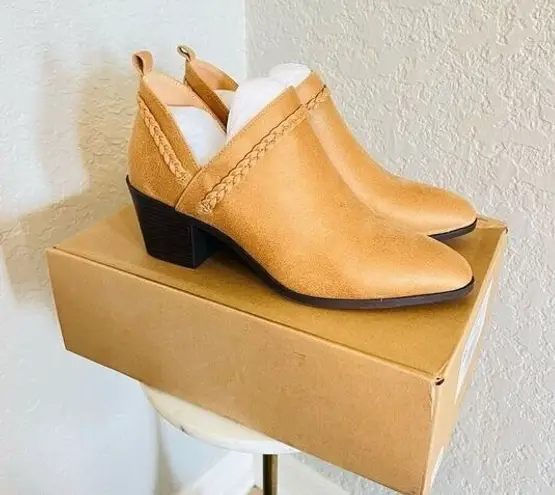 Journee Collection Sophie Braided Strap Bootie, Block Heel, Tan, Size 11, NWT
