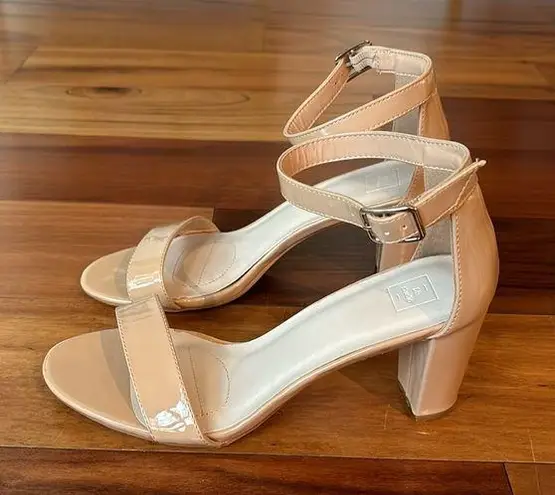 David's Bridal NWOT nude sandals