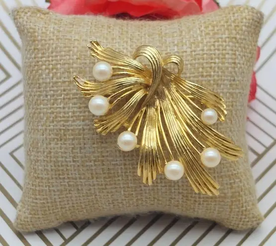 Vintage 1980's M JENT Gold Tone Art Deco Simulated Pearl Spray 2.5" Brooch Pin