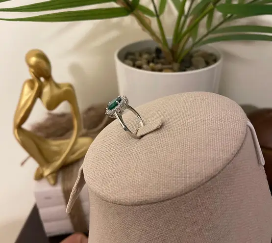 Sterling Silver SIZE 7 Simulated Green Emerald Engagement Ring