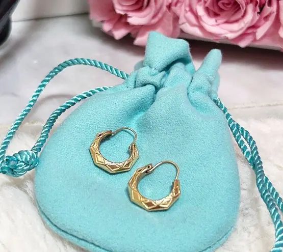 14Kt Solid Yellow Gold 80’s Mini Art Deco Style Lightweight Hoop Earrings