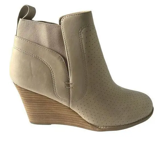 DV by Dolce Vita Women's Boots Size 9 Bootie Beige Gerdy Ankle Wedge New