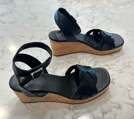 Frye & Co Black Leather Wedge Open Toe Sandals Size 6