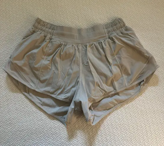 Lululemon White Hotty Hot 2.5” Shorts