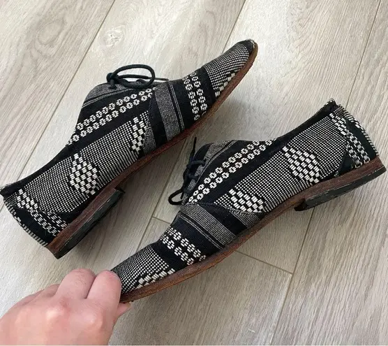 Osborn Handmade Cotton Ikat Print Oxford Sneakers Black (size 9) guatemalan