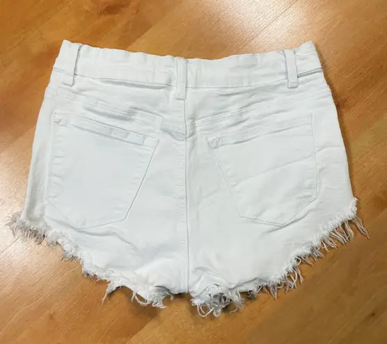 KanCan USA White Distressed Frayed Hem High Waisted Shorts