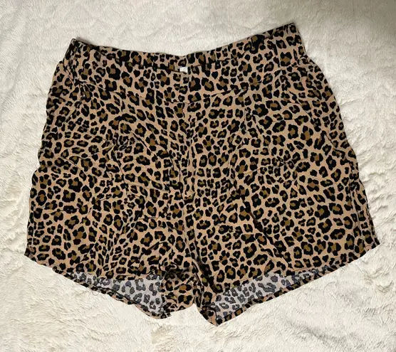 ee:some Leopard Shorts