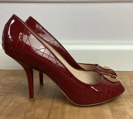 Christian Dior Dior Red Patent Leather Cannage Quilt Peep Toe Pumps Metal Logo Size 38.5/8.5 US