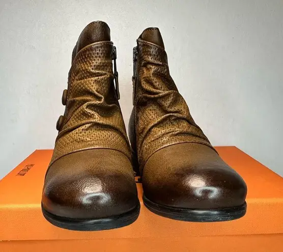 Miz Mooz Sallie Hazelnut casual classic comfy outdoorsy stylish chic fall