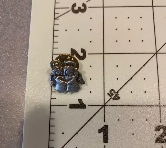 NEW Silver/Gray Cute Little Angel Friends Pin // Unique Canada Gray