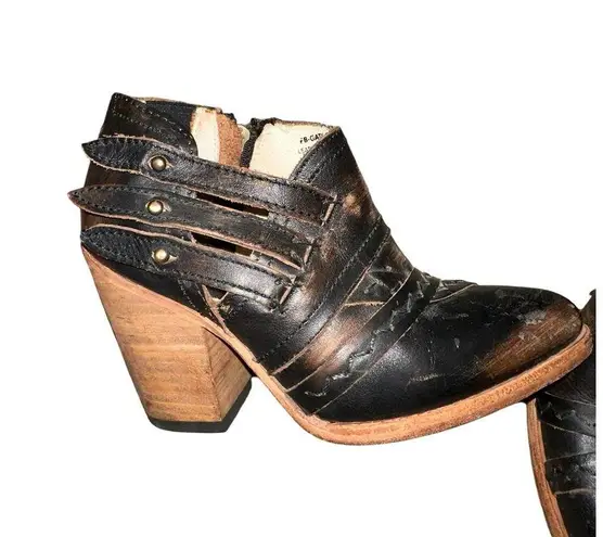 FREEBIRD by Steven  Madden Womens Gate Distressed Leather Ankle Boots Booties 6