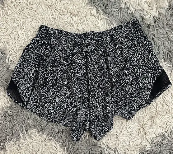 Lululemon  Hotty Hot 2.5" Low-Rise Shorts