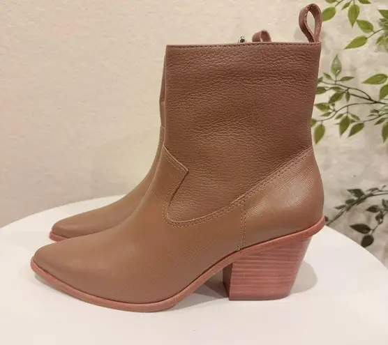 Kaanas Hague Cowboy Leather Bootie in Honey NWOT Size 6M Tan