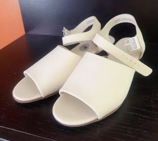 Black Rivet Melina open toe sandals cream off white Sz 7 wide Adjustable strap