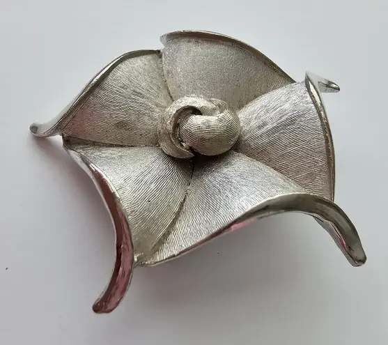 BSK Silver Tone Textured Metal Star Flower Pin Brooch Space Age Vintage Jewelry