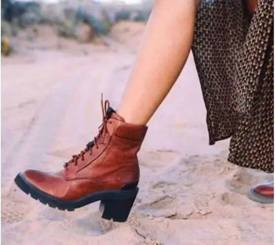 Frye  Savannah Leather Classic Lace Up Streetwear Combat Heeled Boots 8.5 - Image 1