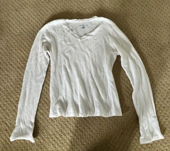 The Perfect Basic White Long Sleeve With Minimal Wear